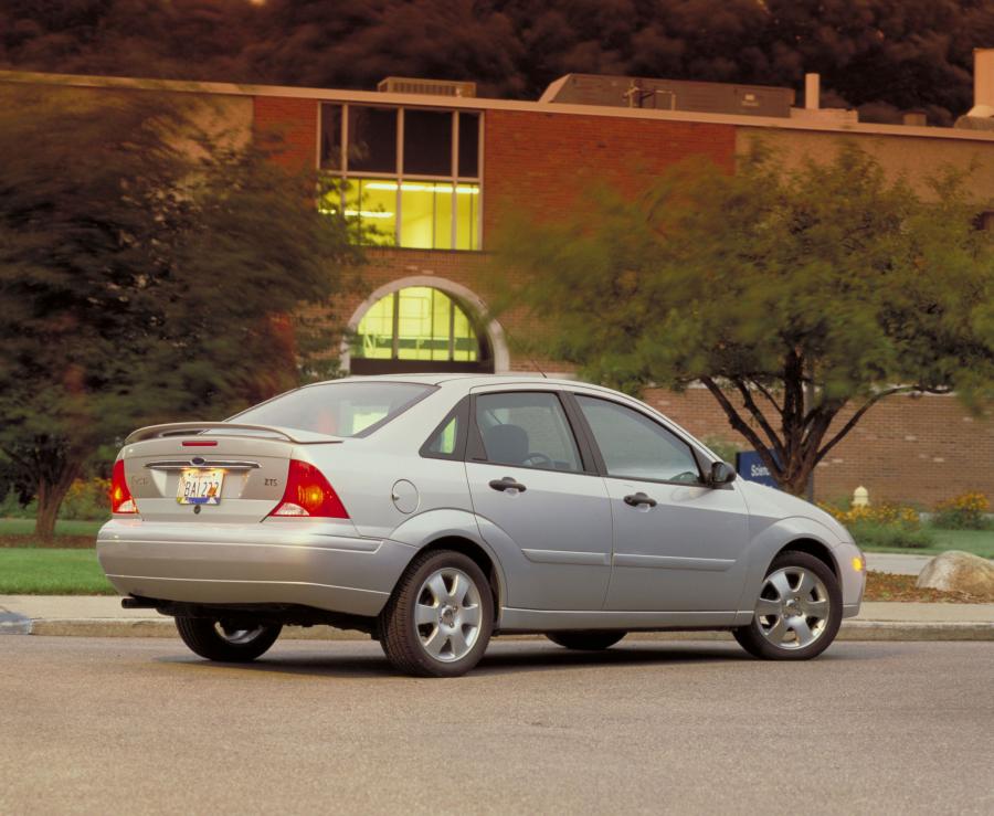 Ford Focus Saloon 1999 года  (фото 30 из 53)